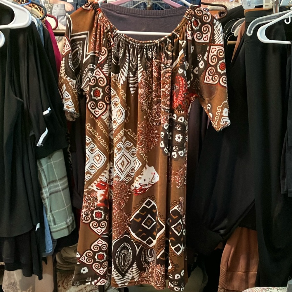 4/$20 WinWin Brown and Red Tunic Sweater Top with Elegant Design